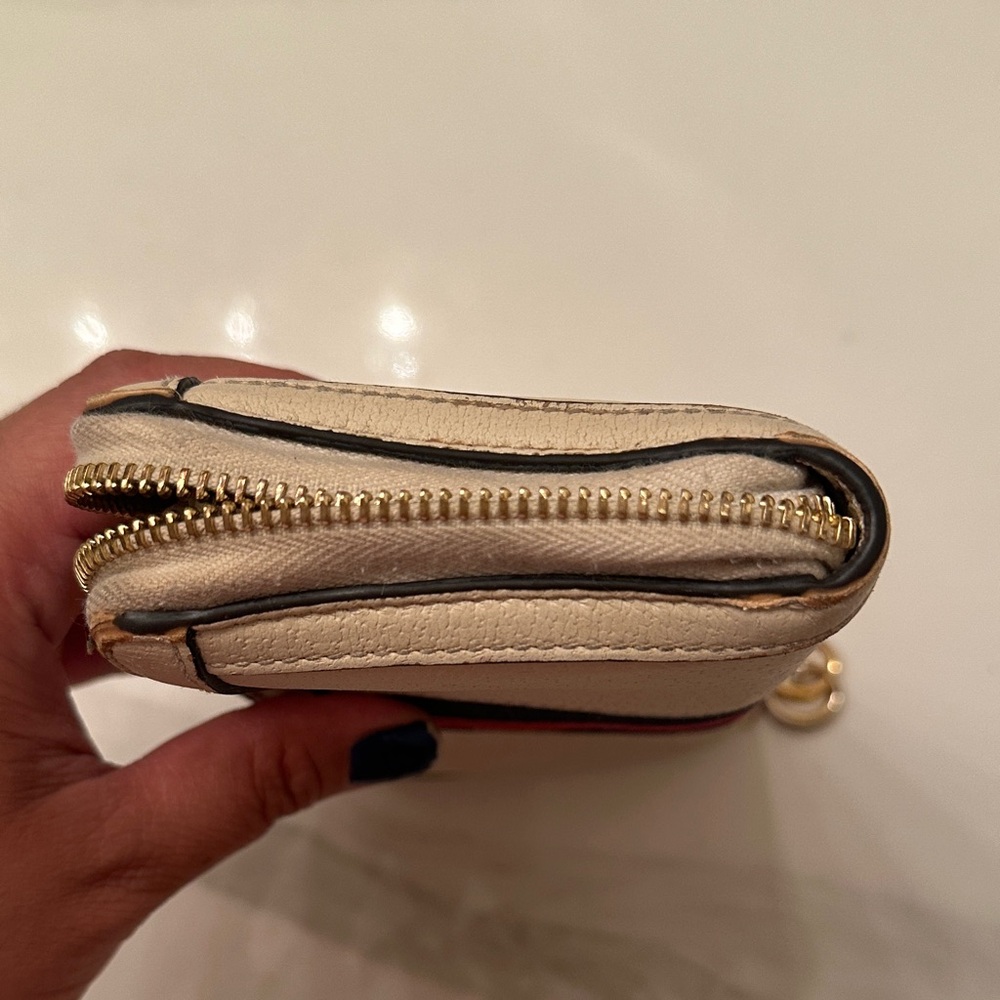 Gucci Beige Leather Wallet with Gold Logo - Picture 6 of 10